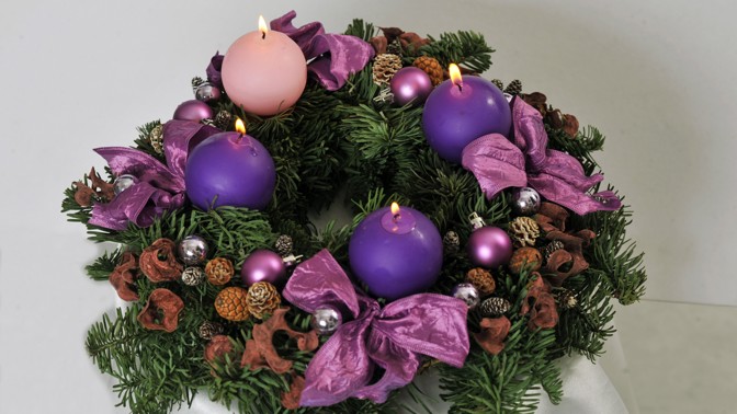 Tajemství adventu: Co znamenají svíčky na adventním věnci?