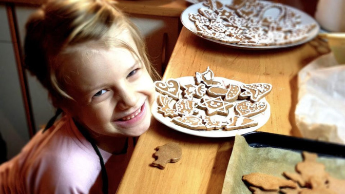 Na Vánoce 2022 se vám vyplatí upéct si cukroví doma. Kupované vás může stát až 1 200 Kč za kilo