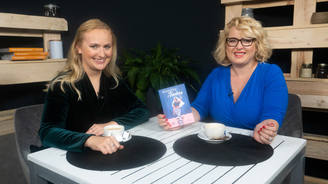 Adopce nemá být pro dítě tabu, uvádí stand-up komička Lucie Macháčková v otevřeném rozhovoru o mateřství