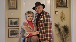 Jan Přeučil a Eva Hrušková pozvali Lifee.cz k sobě domů: Prostorný byt je plný loutek a pohnuté historie