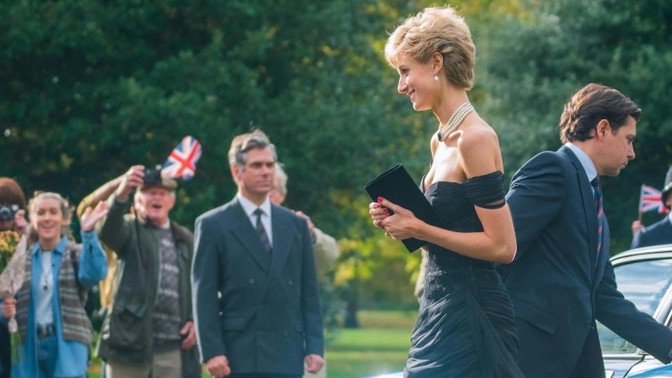 Seriál Koruna: V páté sérii Charles podvádí Dianu, ta vynese legendární revenge dress