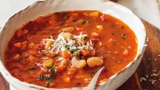 Podzimní polévka minestrone: Ideální zahřátí v chladných večerech závěru roku