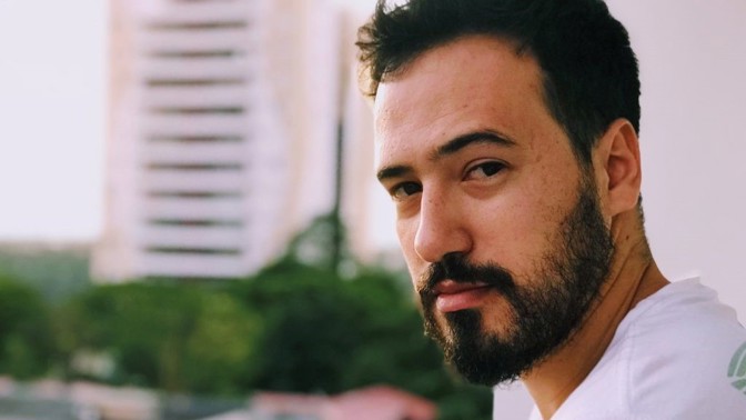 Oskar (27): Nedokážu si najít kluka, všem vadí moje tělo. Proč má dnes každý mít na břiše pekáč buchet?