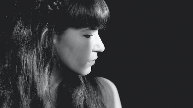 Karina (38): Myslela jsem, že sestra žije v prababiččině domě sama. Jeden děsivý večer mě ale vyvedl z omylu