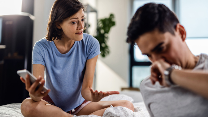 Bára (29): Podle přítele jsem hysterka. Fakt mi nemá vadit, že si píše lechtivé zprávy s cizími ženami?