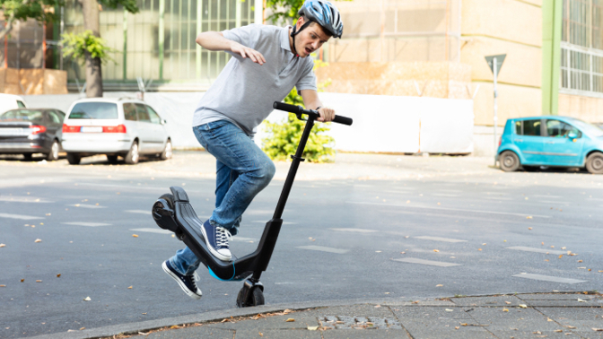 Tempu expanze elektrických koloběžek legislativa dosud nestačila. Ve Sněmovně už se ale rodí nový zákon