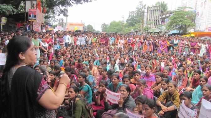 Brutální lynč: Desítky žen si podaly muže, který je znásilnil. Pak mu uřízly penis