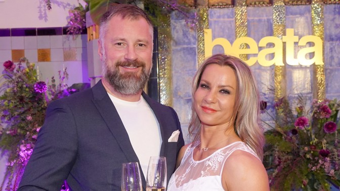 Vánoční dvojrozhovor: Moderátor Petr Vágner rozmazluje svou Laskonku nejen drahými šaty, ale i extrémními závody