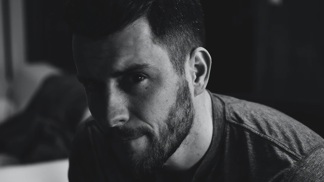 Libor (38): Manželka si vzala domů urnu s tchyní. Od té doby mě stíhá jedna katastrofa za druhou