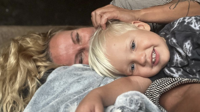 Vendula Pizingerová přišla o hlas: Cukroví jsem letos prošvihla, ale pohádky mi neutečou, píše z postele Máma na přechodu