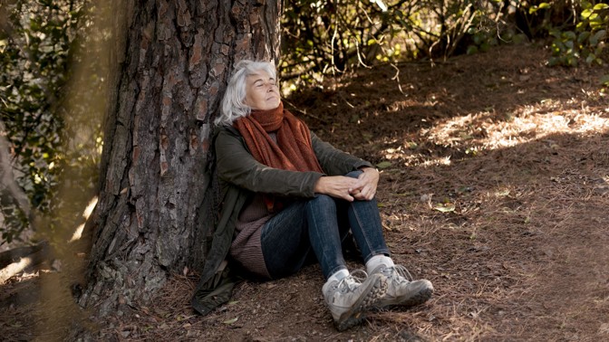 Tereza (61): Zabloudila jsem v lese a propadla panice. Najednou jsem před sebou uviděla záhadnou postavu