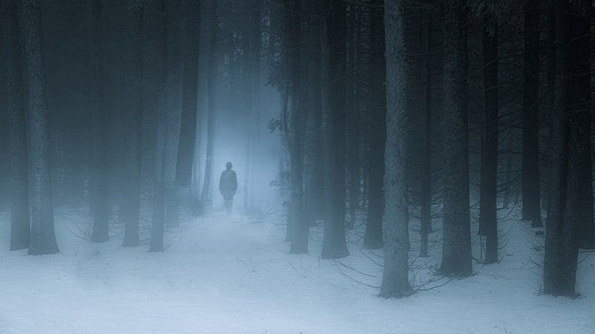 Americký Krakonoš? Pohoří Santa Lucia mají hlídat děsivé třímetrové postavy s holí a kloboukem