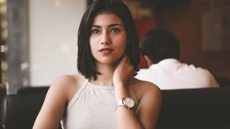 Šárka (27): Šéf má pořád nějaké narážky. Jak mu mám říct, aby se choval profesionálně?
