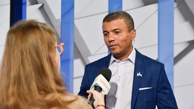 Volba prezidenta u moderátora Reye Korantenga: Dcery vyklízejí prostor, protože s tátou není řeč