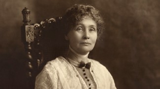 Drsný boj za rovnoprávnost žen: Sufražetka Emmeline Pankhurst rozbíjela okna, její manžel měl z toho smrt
