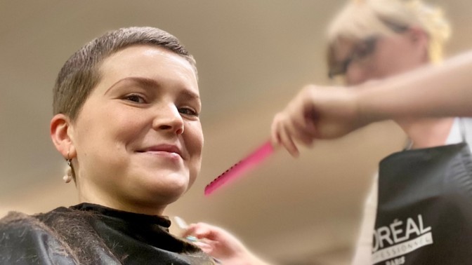 Můj boj s rakovinou: Už se těším na fialovou barvu i vlasy po pás, plánuje po chemoterapii Hanka Samsonova