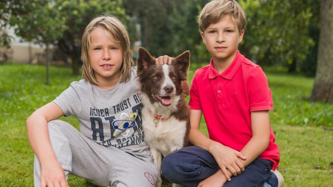 Představitelé vyměněných kluků z Kukaček: Děti by měly zůstat s mámou, u níž vyrůstaly, tvrdí Viktor Sekanina a Theo Schaefer