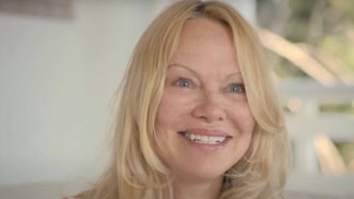 Pamela Anderson v dokumentu Příběh lásky: Mluví o sypání soli do starých ran, mateřství a myšlenkách na sebevraždu