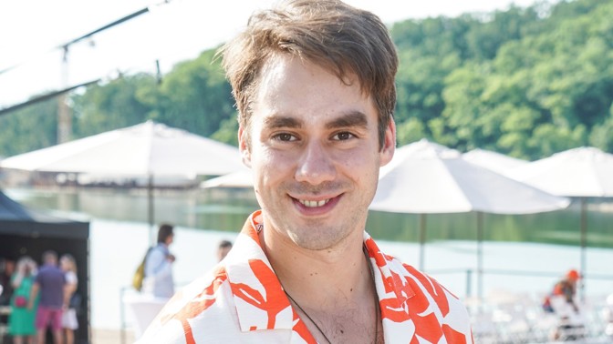 Seriálový fešák Patrik Děrgel trpí cibofobií: Nedokáže se stravovat u přátel, párek z benzínky mu ale nevadí