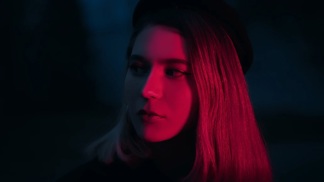 Helena (34): V kůlně mě vyděsilo divné červené světlo. O den později přišla smutná zpráva
