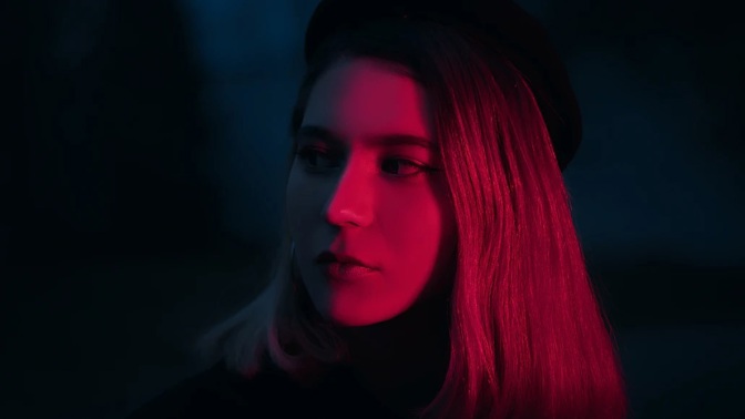 Helena (34): V kůlně mě vyděsilo divné červené světlo. O den později přišla smutná zpráva