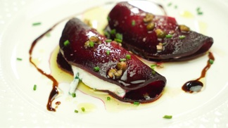 Ravioli z červené řepy a piniových oříšků: Raw recept s domácím pestem