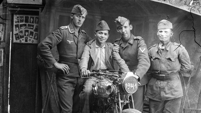 Vzpomínka na Luftwaffe: Jaké bylo tajemství fotografie chlapce v uniformě?