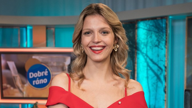 Blondýnka z retro seriálu Zlatá labuť Simona Lewandowská: Ráda nakupuji v sekáčích, obchodní domy jsou vyčerpávající