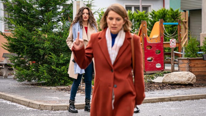 Tento týden v Ulici: Rvačka mezi Bárou a Skyler, na scénu vstupuje Jitka Schneiderová jako terapeutka Julie Papežová