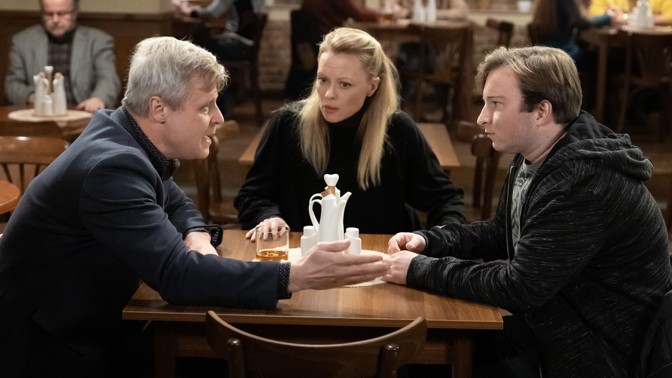 Tento týden v Ulici: Adam stojí na životní křižovatce, dá přednost kariéře, nebo lásce?