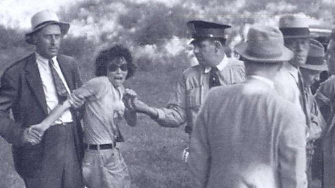 Ve stínu Bonnie a Clydea: Gangsterova švagrová přišla při přestřelce s policií o oko, její muž o mozek