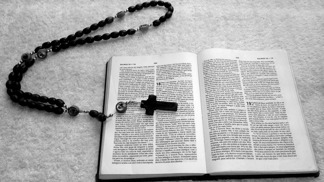 Nejděsivější exorcismy historie: Vilné jeptišky a vymítání pomocí žeber mrtvého kněze
