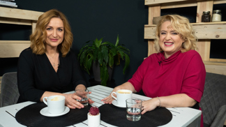 Moderátorka Terezie Tománková se zbavuje stresu pletením: Během prezidentských voleb to byly dvě čepice, nákrčník a šála