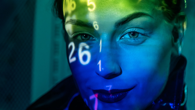 SuperWoman Tereza Bartoníčková: Sociální média dokážou sestavit i váš psychologický profil, varuje vědkyně v oblasti umělé inteligence