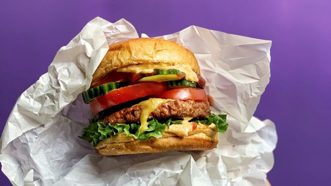 Horoskop: 3 znamení zvěrokruhu, která milují fast foody a nezdravou stravu