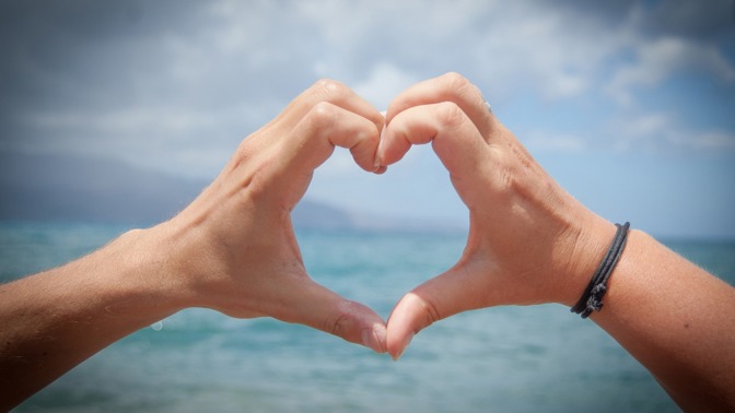 Valentýn ve světě: Mezi bizarními tradicemi je také pálení fotky muže, který dal ženě košem