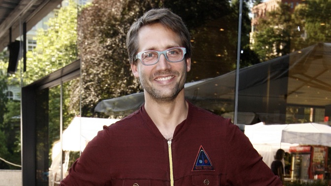 Jiří Havelka z Teorie tygra se tísní doma se čtyřmi dětmi: Pracovnu mám momentálně na parapetu, připouští