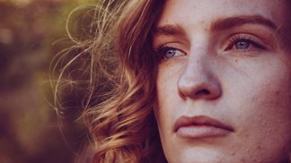 Aneta (33): Našla jsem fotografie táty s cizí ženskou. Myslím si, že mamka by to měla vědět