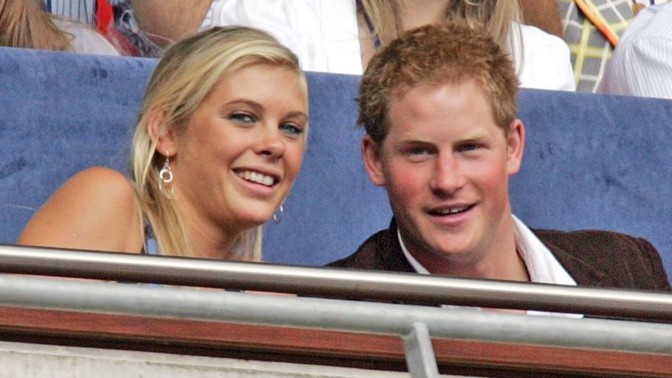 Blond bývalky prince Harryho: Cressida má miminko z IVF, Chelsy vyrábí šperky a Caroline se oběsila