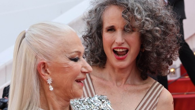 Dlouhé rozpuštěné vlasy před osmdesátkou? Helen Mirren boří mýty. A není v tom sama