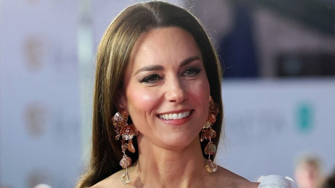 Kate Middleton na cenách BAFTA: Kontroverzní volbou doplňků uctila královnu, ale i zaskočila fanoušky