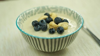 Veganský jogurt snadno připravíte i doma: Stačí mít po ruce kešu oříšky, sójové a kokosové mléko