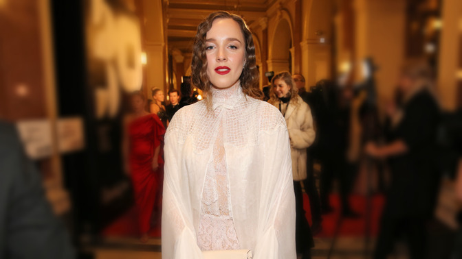 Průhledné látky na Českém lvu: Éterická Barešová v bílé krajce i nevhodný model Kameníkové