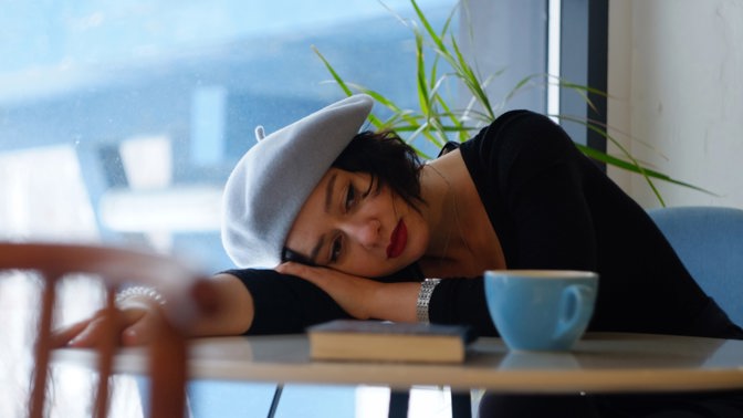 Emma (27): Žiji s někým, koho nemiluji. Je hodně sobecké, že prostě nechci být sama?