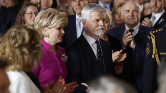 Chameleon Eva Pavlová: Na inauguraci vystřídala už dvoje šaty, při ceremoniálu vsadila na fuchsiovou