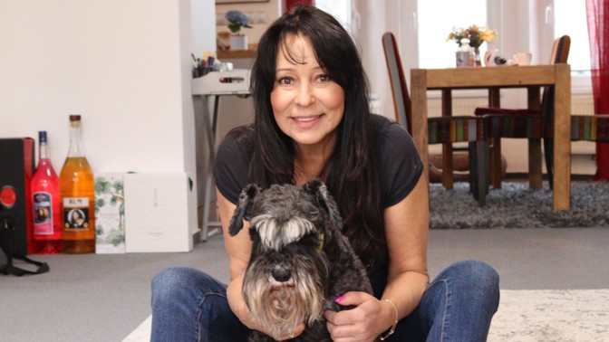 Vysněný dům Heidi Janků: Obýváku vévodí skleněný krb, u postele má zpěvačka baseballku na zloděje