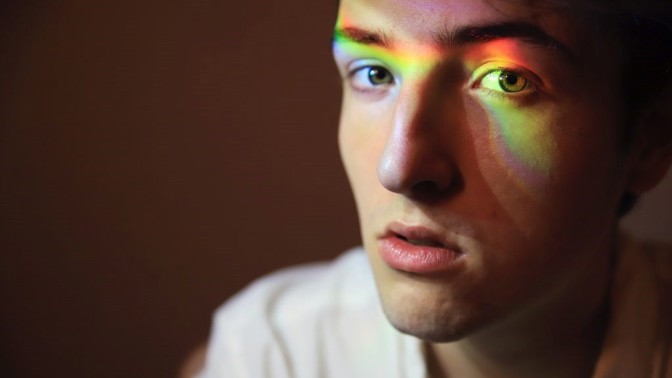 Kryštof (25): Táta je homofob, máma po něm všechno papouškuje. Kvůli tomu musím mlčet o své orientaci