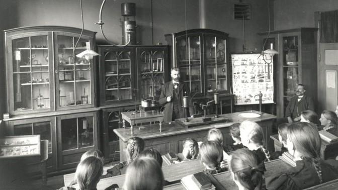 Tělesné tresty v minulosti: Na zadek dostal i národní buditel Josef Jungmann