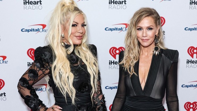 Kelly a Donna z Beverly Hills 90210 se přátelí už přes 30 let: Jennie Garth a Tori Spelling mají i podobný vkus