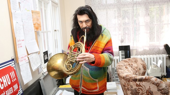 Bydlení výstředního skladatele Varhana Orchestroviče Bauera: Žijeme vlastně na venkově uprostřed Prahy